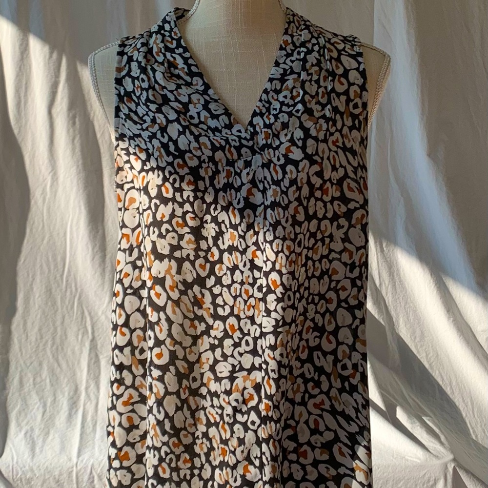 SOLD-Sleeveless V-neck Work/Dress Top